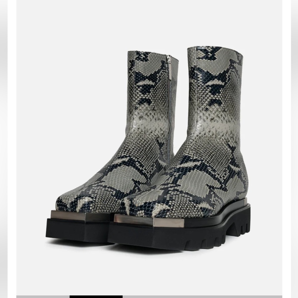 PETER DO Combat Boots in Cool Grey Python